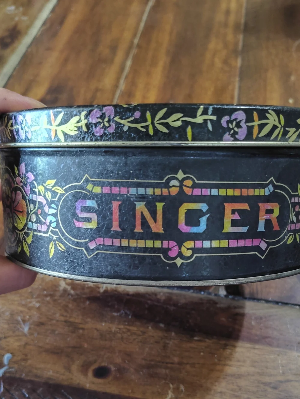 The Singer Manufacturing Co. Decorative Tin - Multicolor